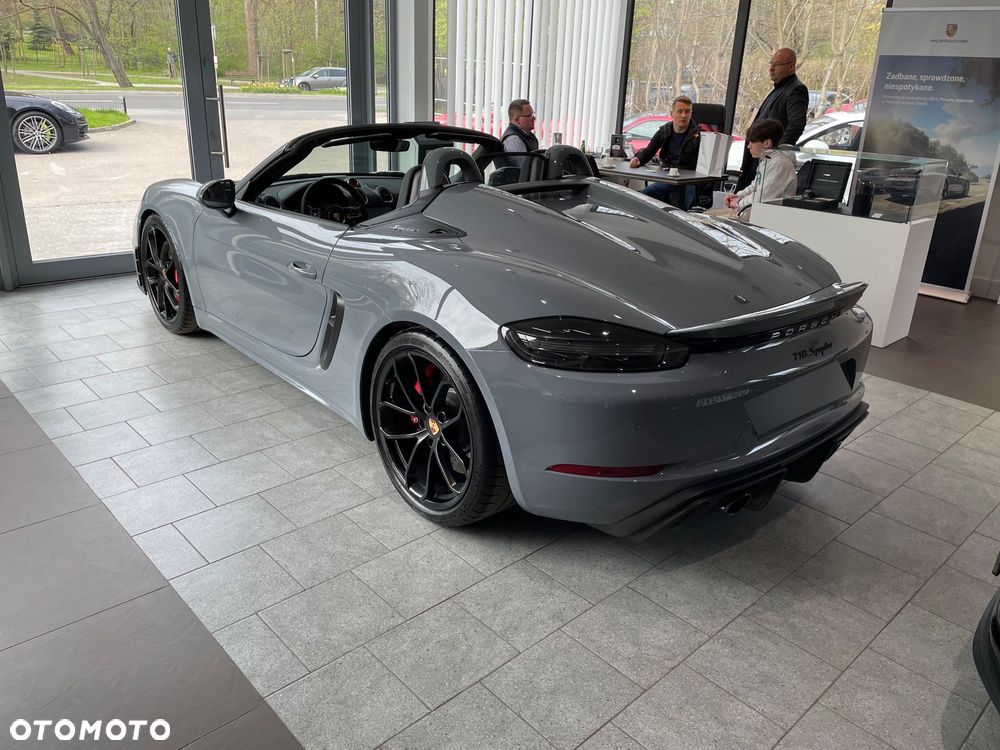 Porsche 718 Spyder - 8