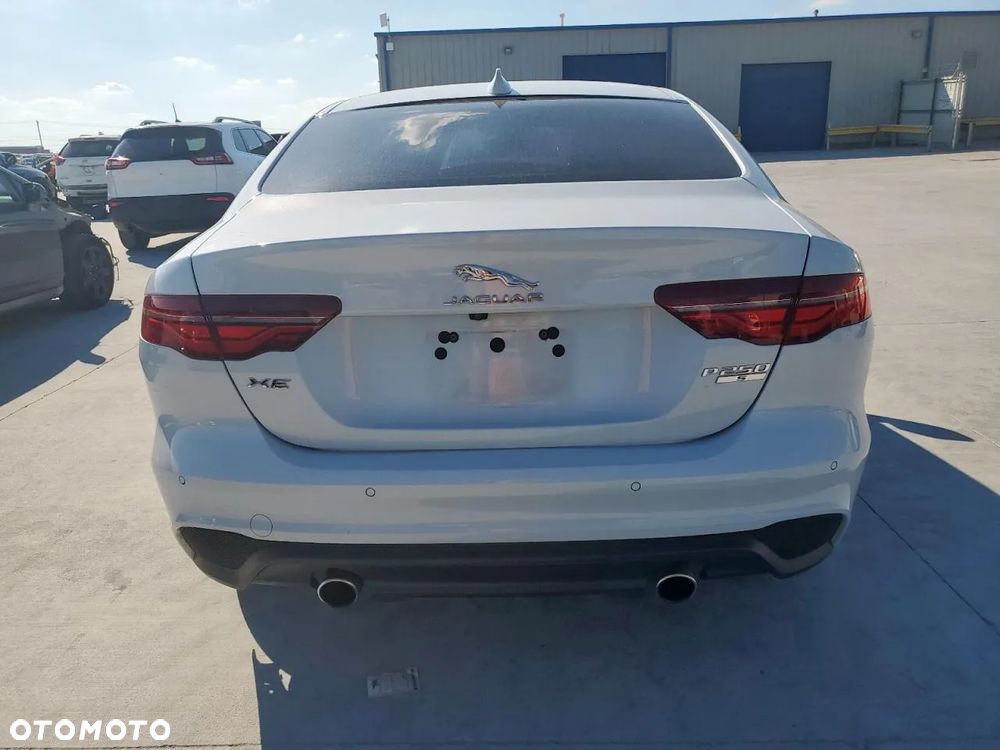 Jaguar XE 2.0 P250 R-Dynamic S - 7