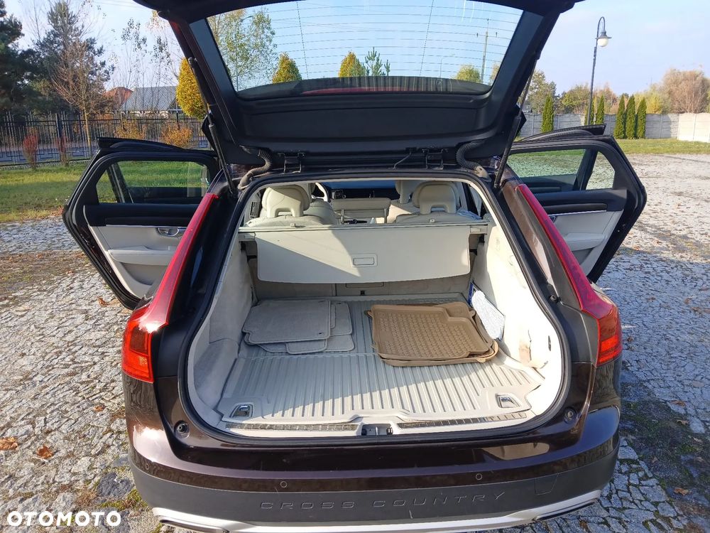Volvo V90 Cross Country D4 AWD - 27