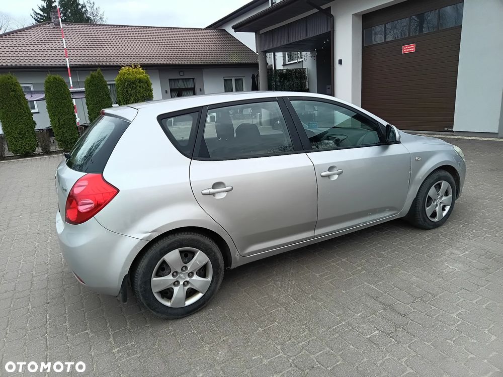Kia Ceed 2.0 crdi Comfort + - 22