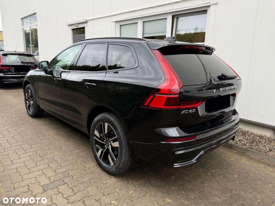Volvo XC 60 B5 B AWD Plus Dark - 4