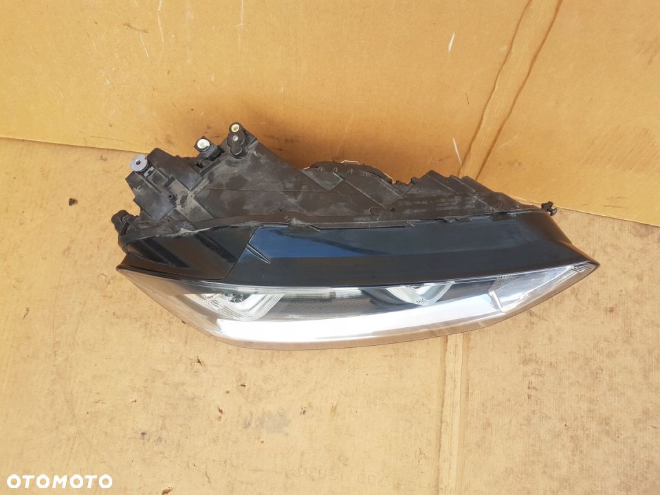 VW GOLF SPORTSVAN LAMPA PRAWA XENON 517941034B - 3