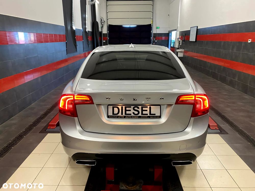 Volvo S60 D4 Geartronic RDesign - 12