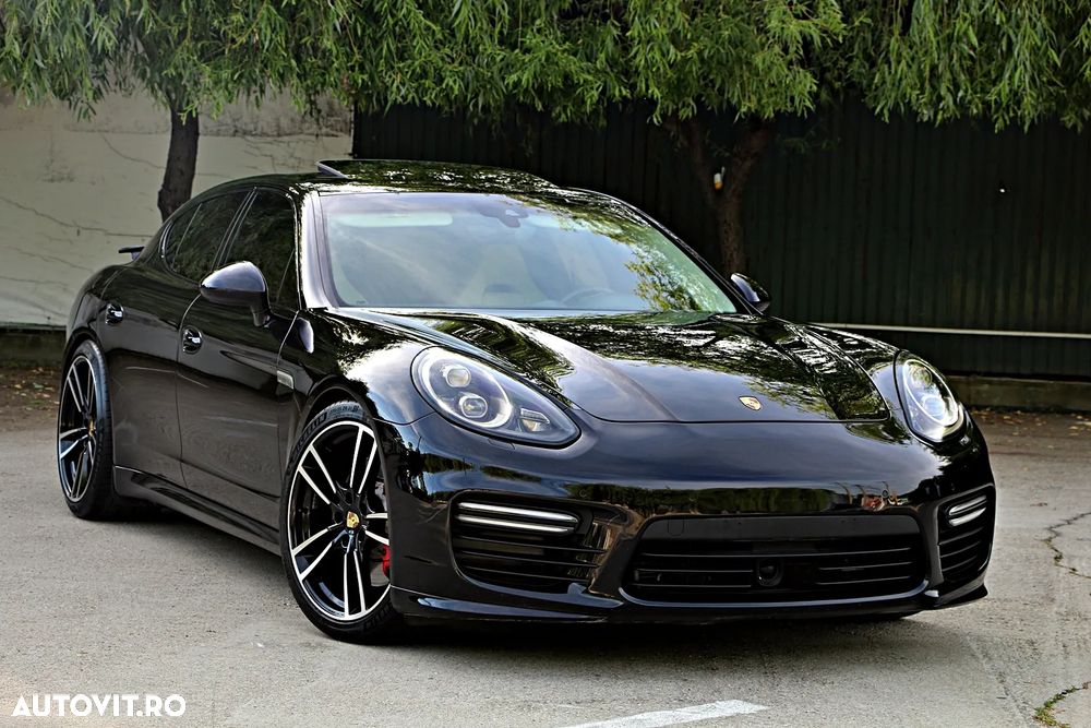 Porsche Panamera - 1