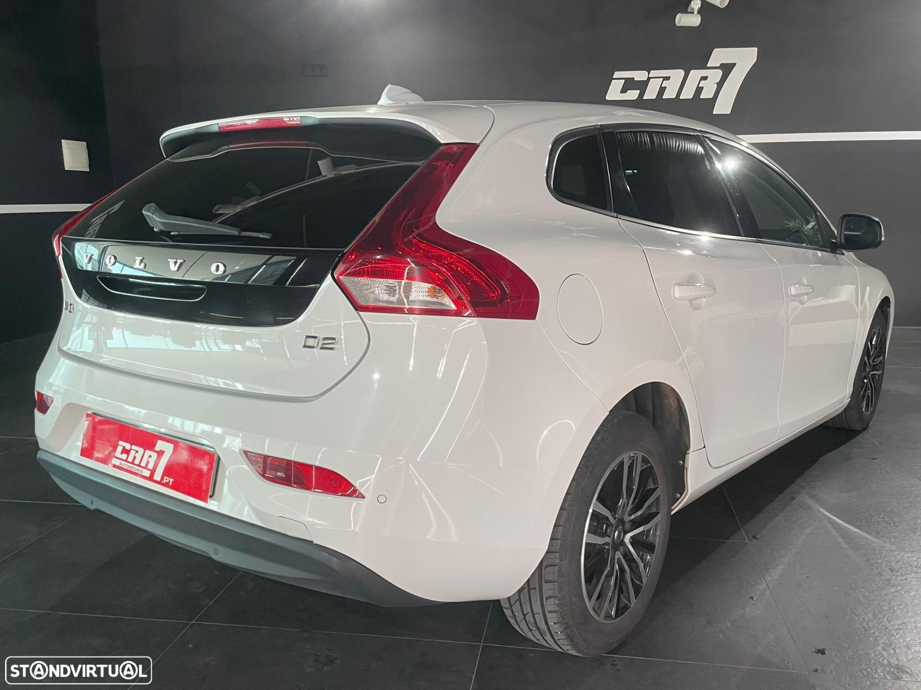 Volvo V40 2.0 D2 Momentum Eco - 4
