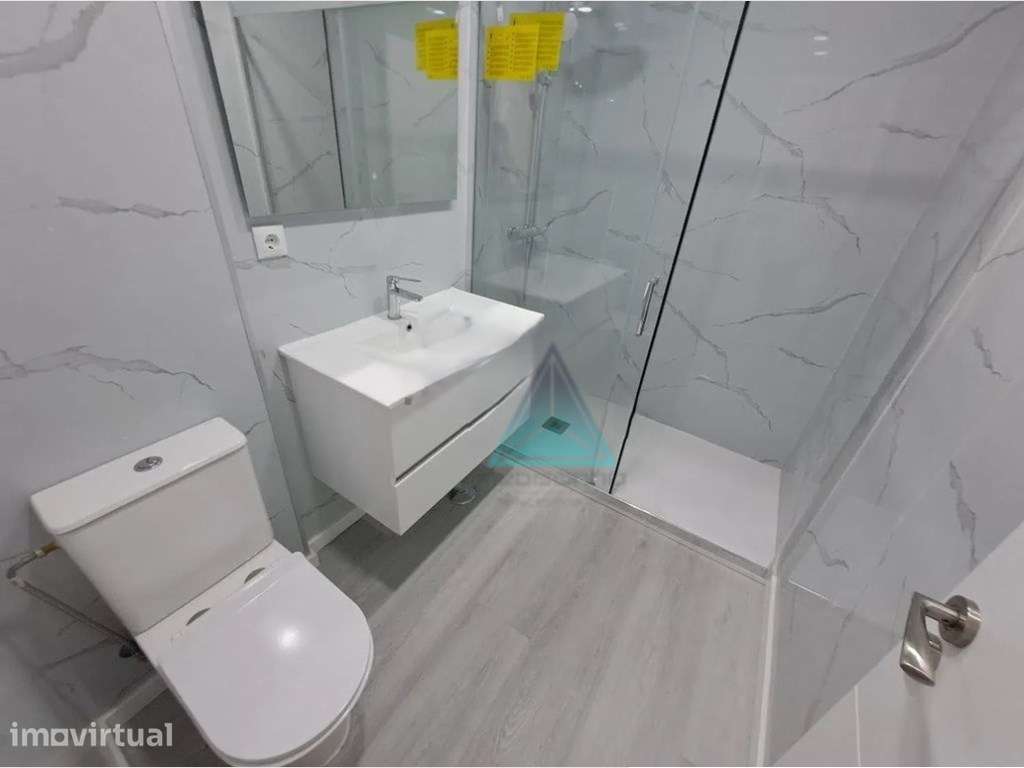 T2 Corroios totalmente remodelado, design moderno pronto a entrar. - Grande imagem: 5/8