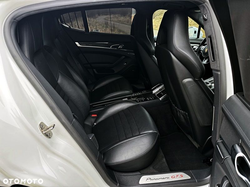 Porsche Panamera GTS PDK - 11