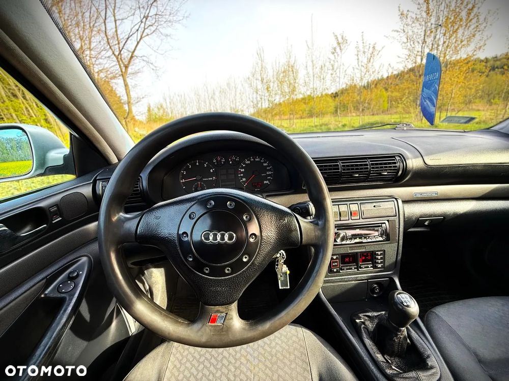 Audi A4 Avant 1.8 - 7
