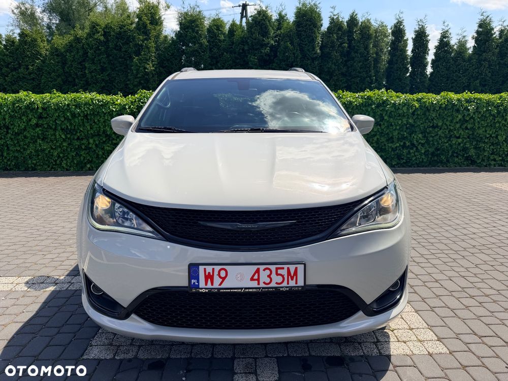 Chrysler Pacifica - 3