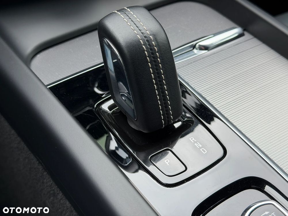 Volvo XC 60 B4 B R-Design - 21