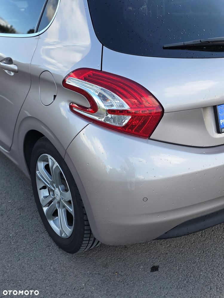 Peugeot 208 2012 photo 4