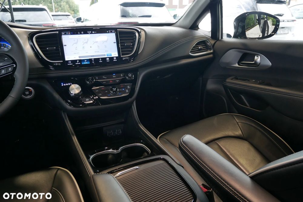 Chrysler Pacifica - 18