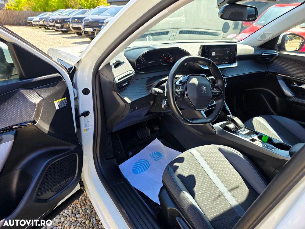 Peugeot 2008 PureTech 130 EAT8 GT - 22