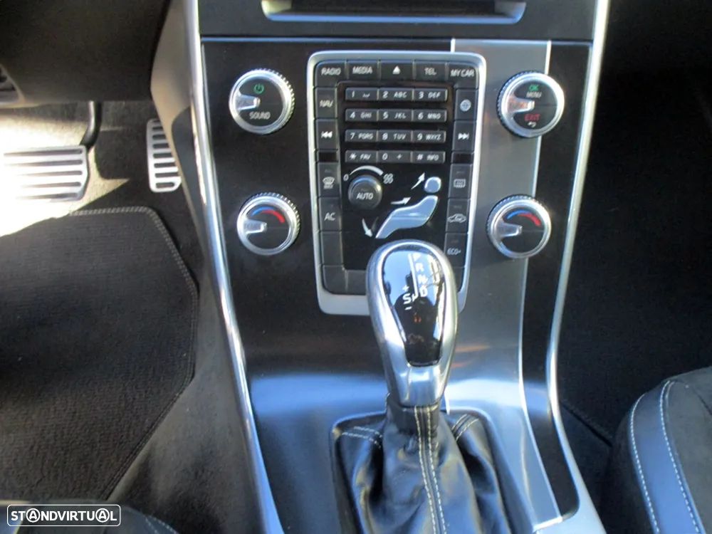 Volvo V60 2.0 D4 R-Design Summum Geartronic - 36