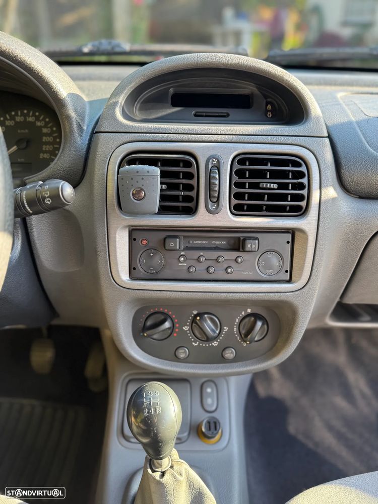 Renault Clio 1.2 - 9
