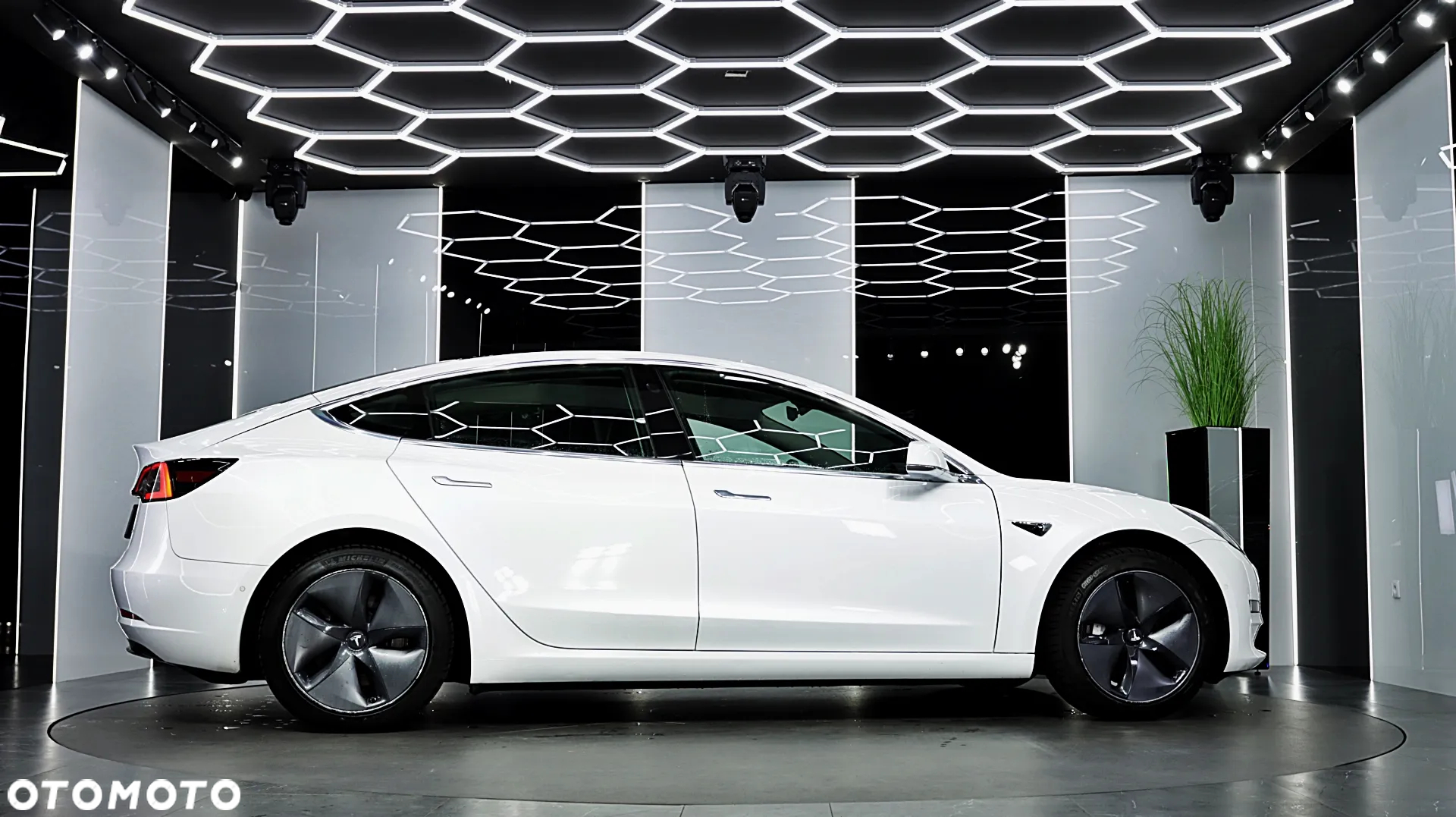 Tesla Model 3 - 12