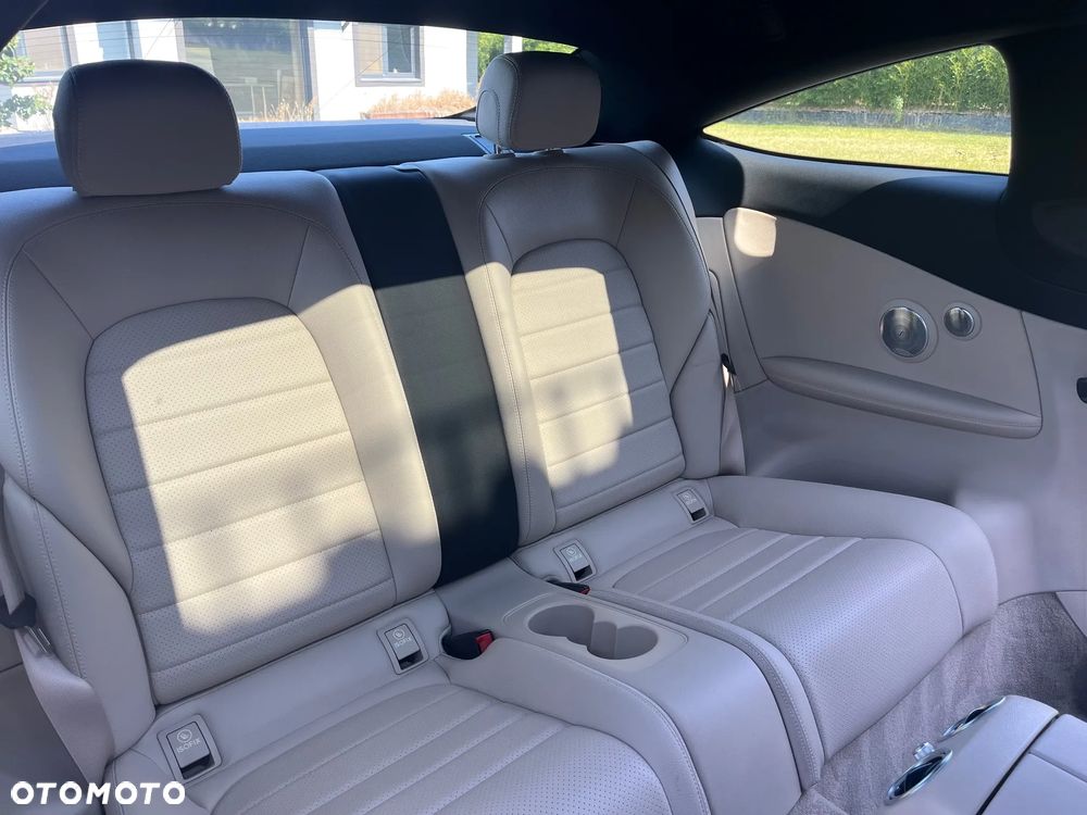 Mercedes-Benz Klasa C 300 Coupe 9G-TRONIC AMG Line - 8