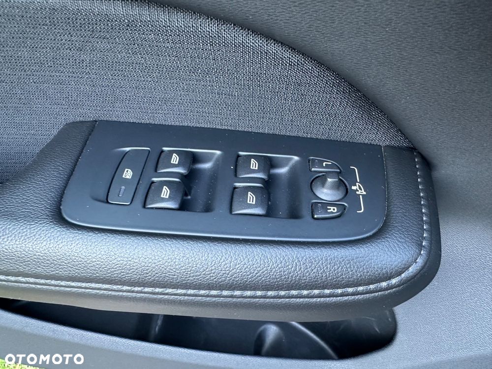 Volvo V60 D3 Drive-E Momentum - 32
