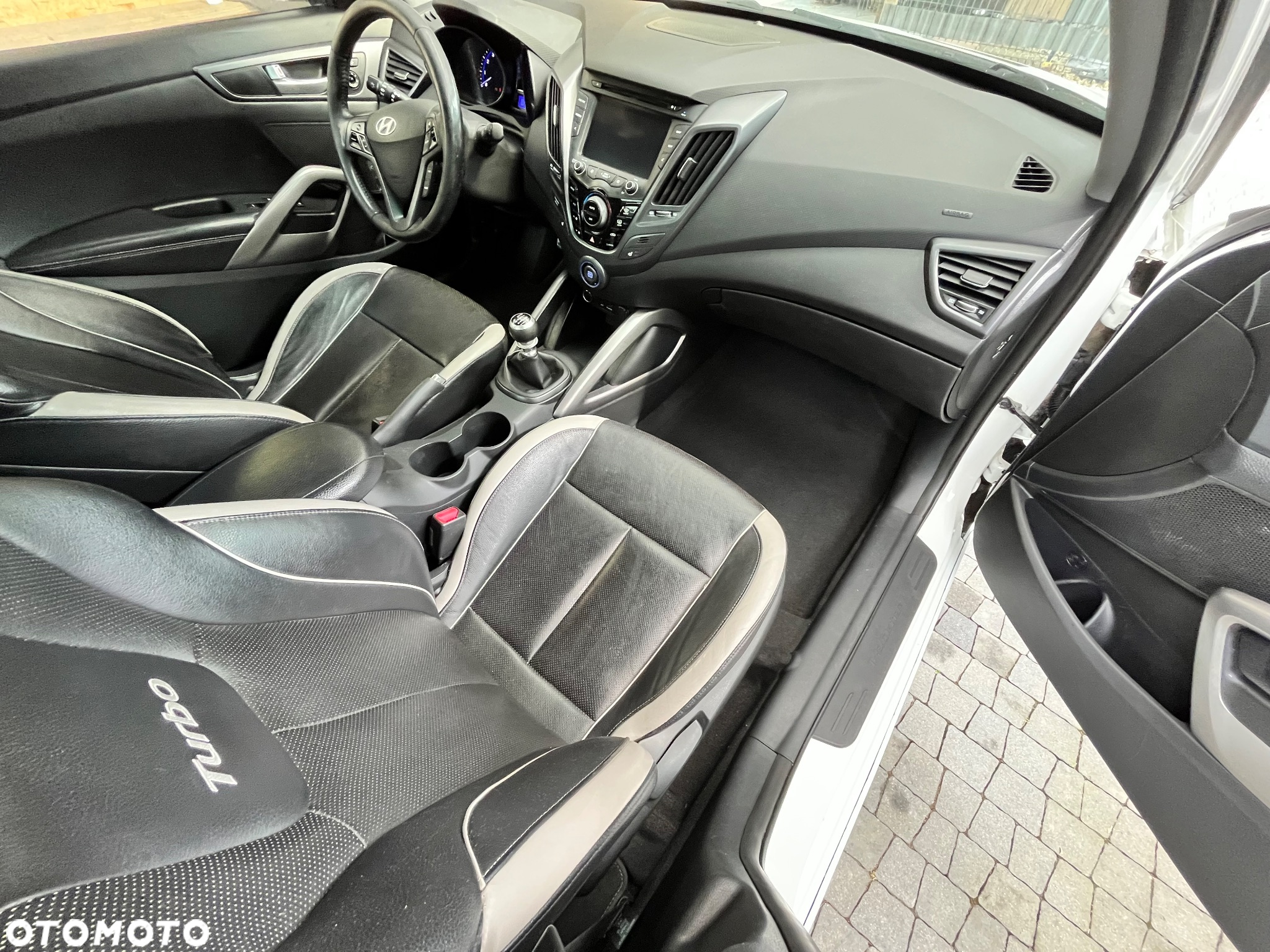 Hyundai Veloster 1.6 T-GDI Executive - 14