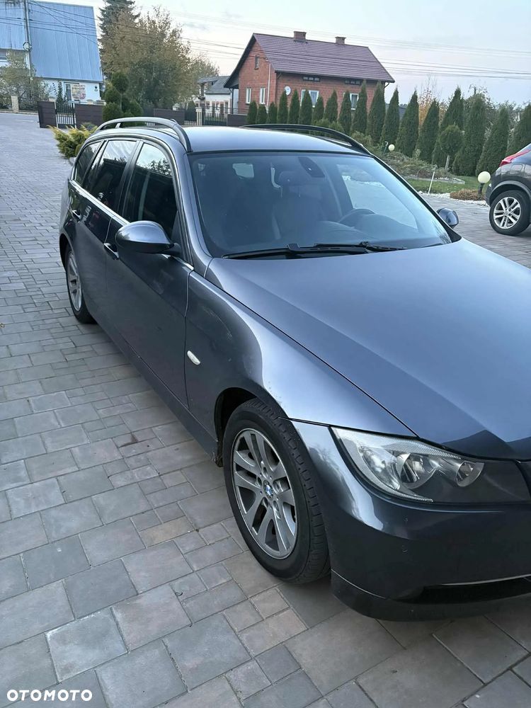 BMW Seria 3 325i Touring - 9