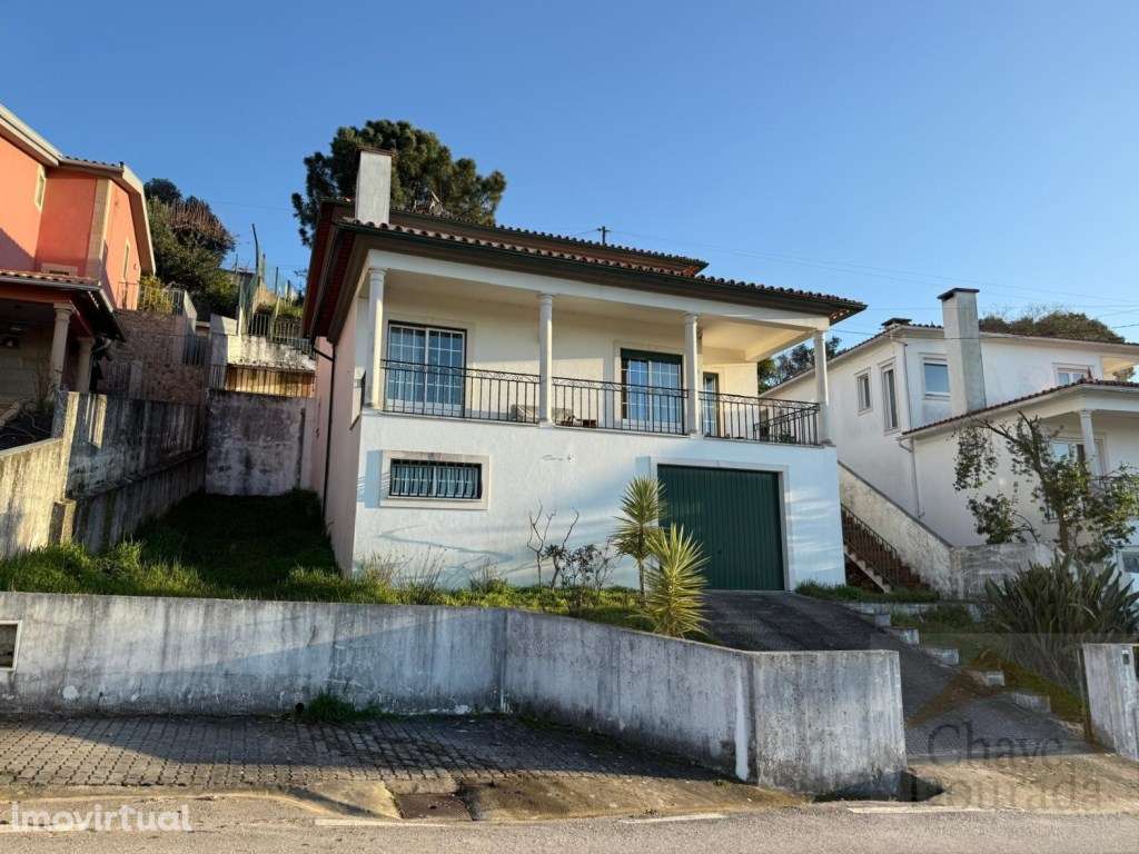 Moradia T3+1 com garagem - na encosta do Logo de Deus - Grande imagem: 2/29