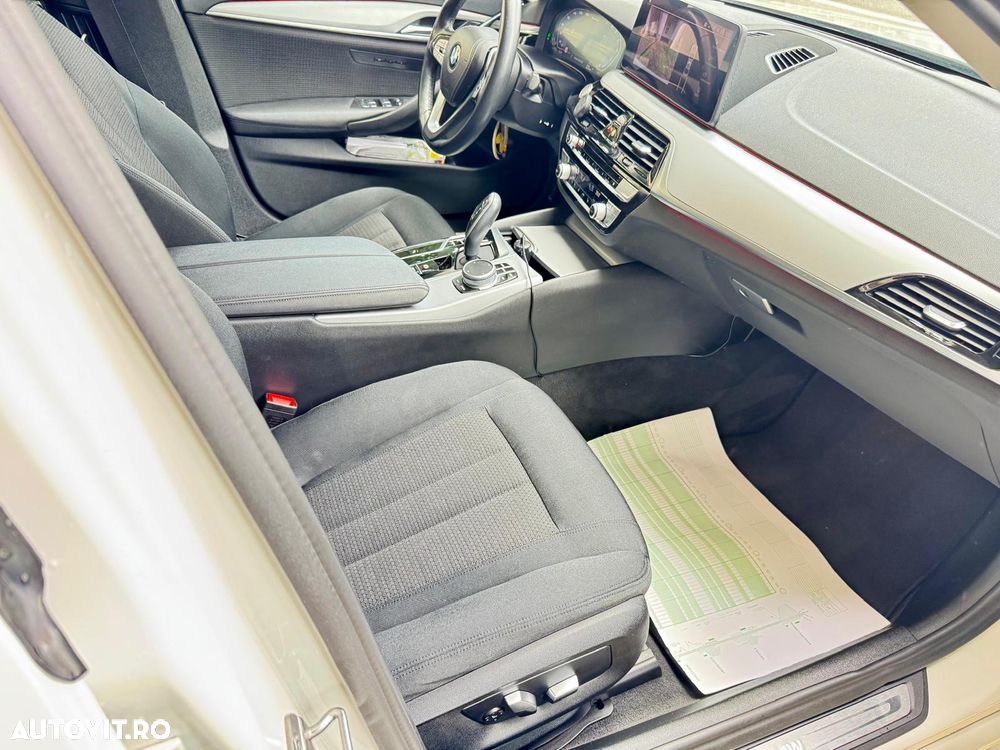 BMW Seria 5 530i AT MHEV - 11