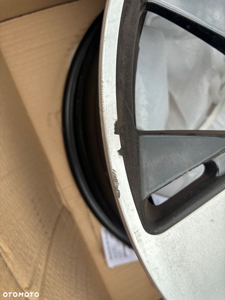 Oryginalne felgi aluminiowe o nr kat. 8B3601025AR Audi A5 / S5 (B10) - 9