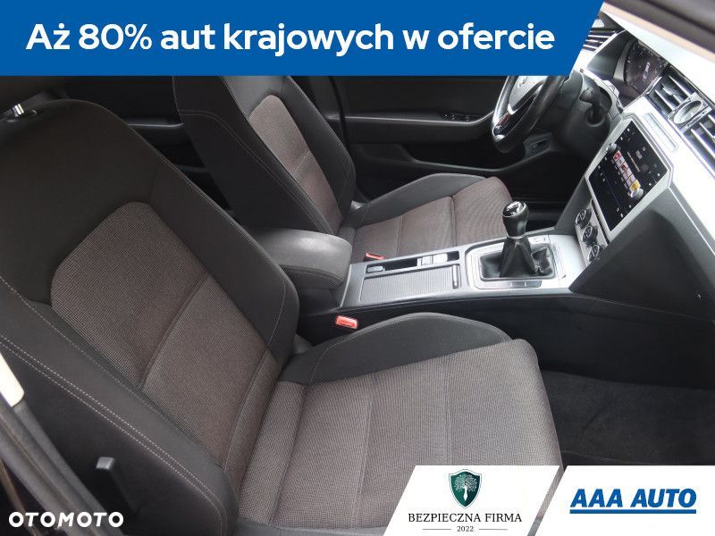 Volkswagen Passat - 11