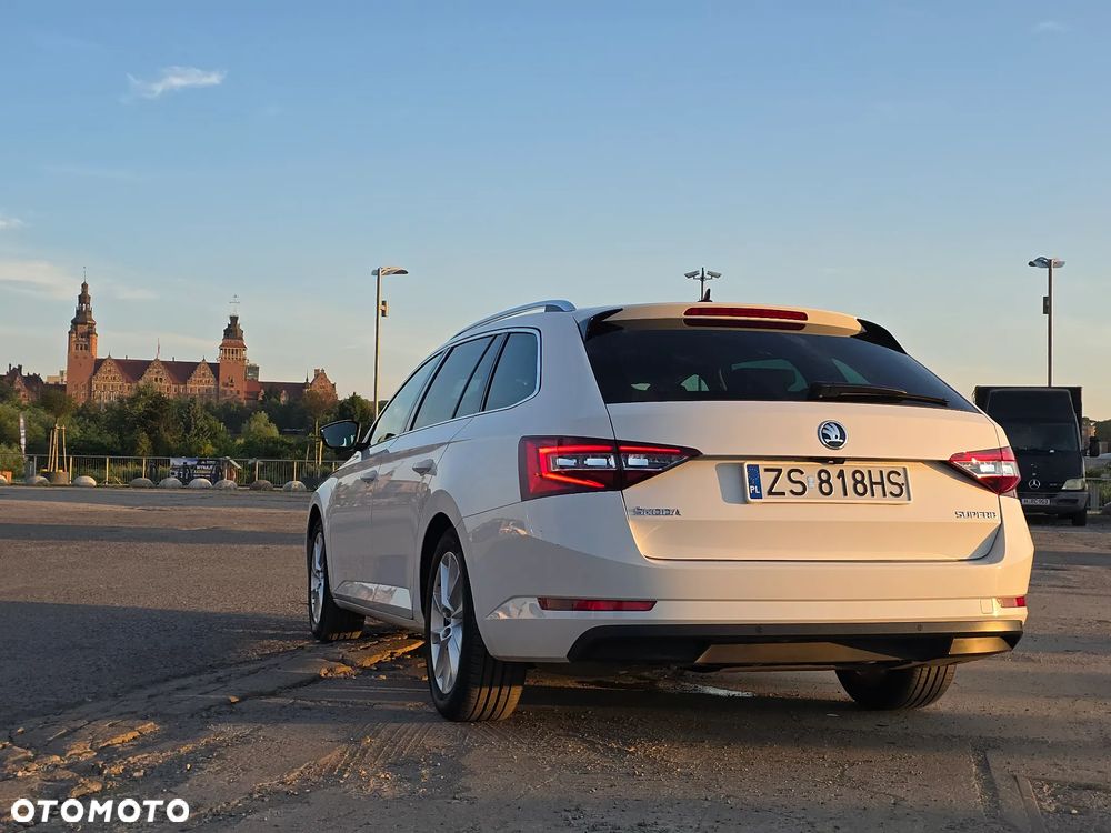 Skoda Superb 2.0 TDI Ambition DSG - 9