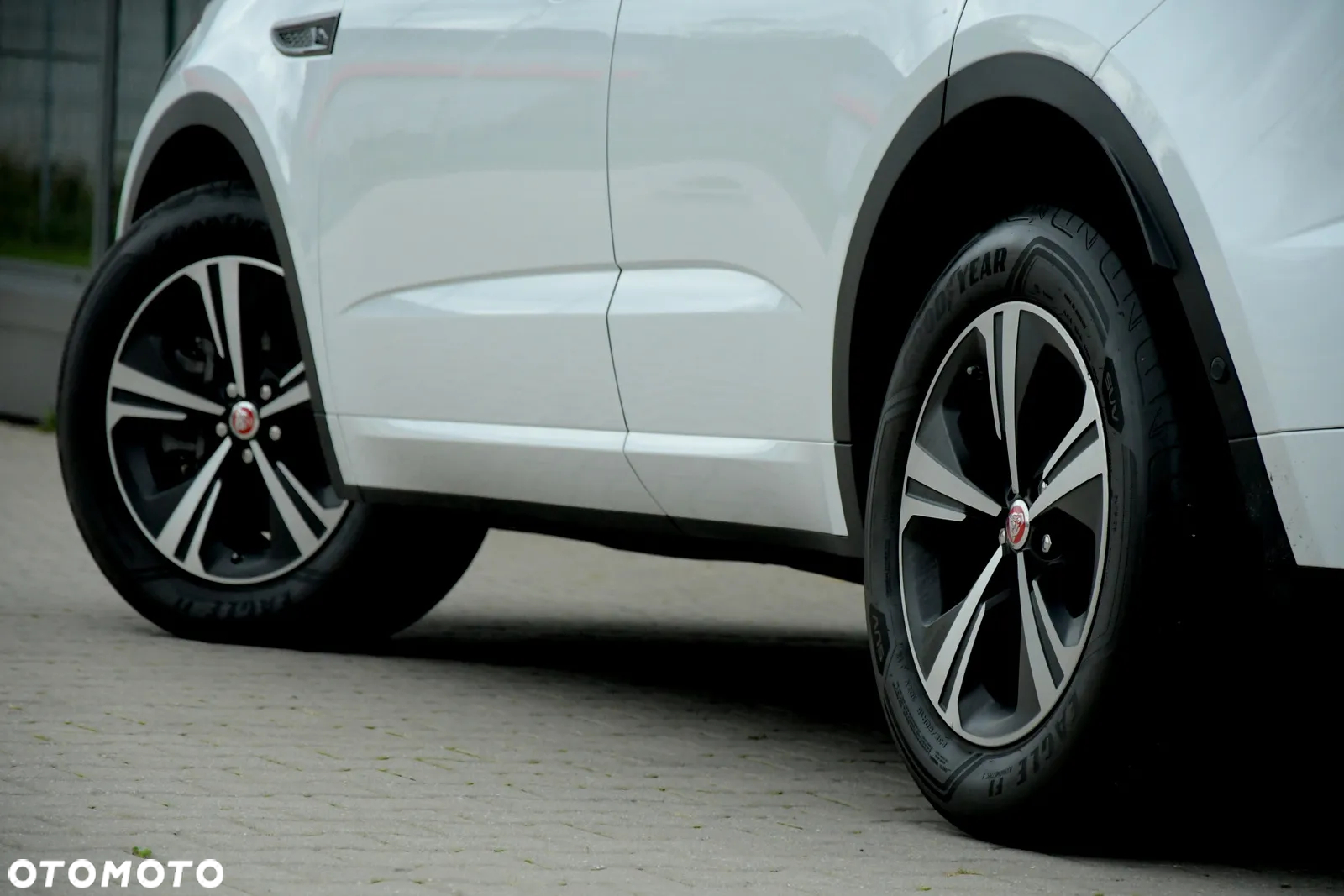 Jaguar E-Pace D200 AWD R-Dynamic S - 14