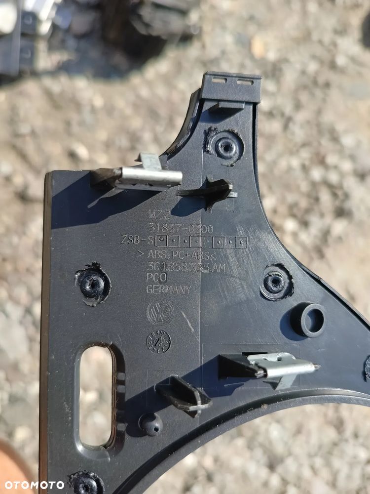 OBUDOWA RAMKA  LICZNIKA VW PASSAT B6 3C1858335AM (2SZT) - 2