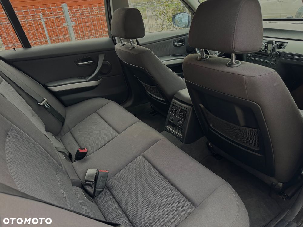 BMW Seria 3 318i - 10