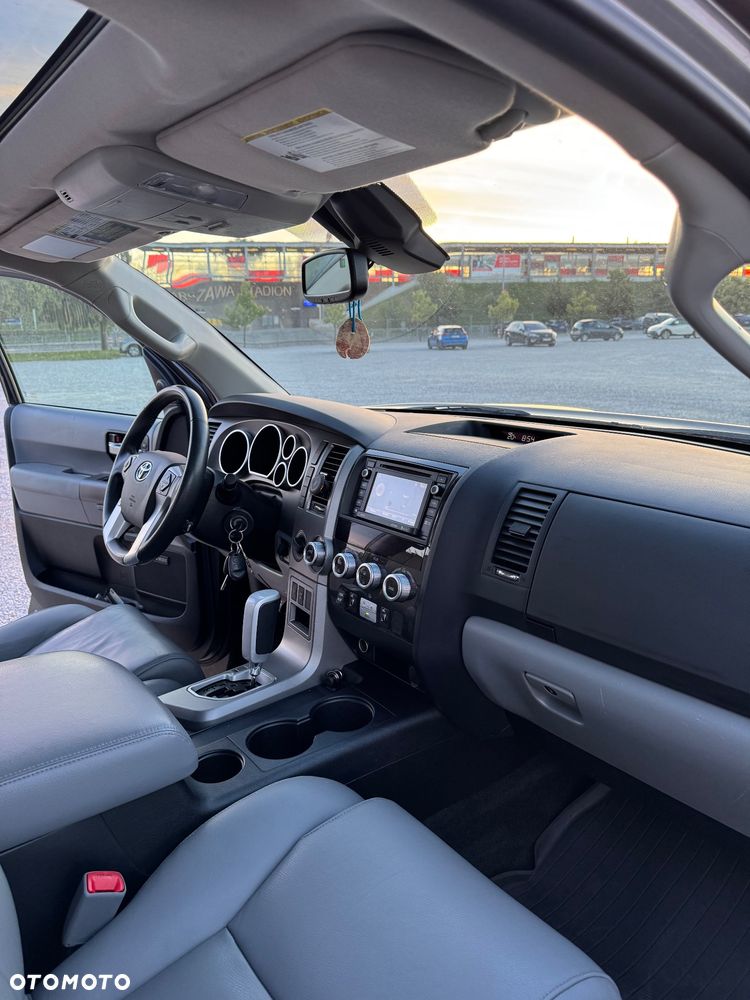 Toyota Sequoia - 24