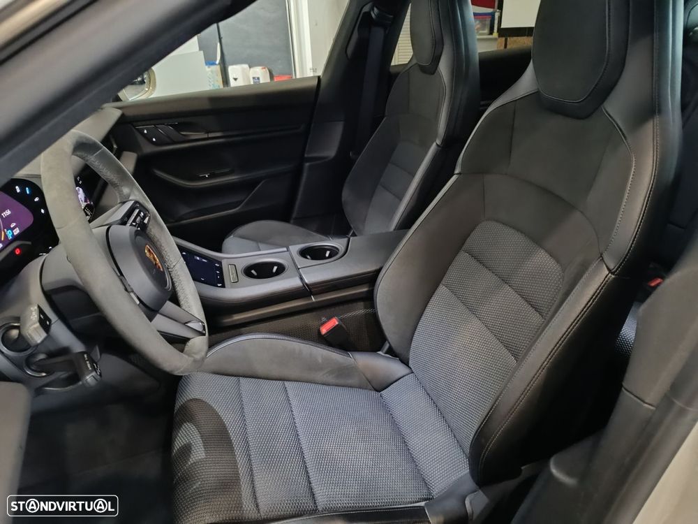 Porsche Taycan 4 - 14