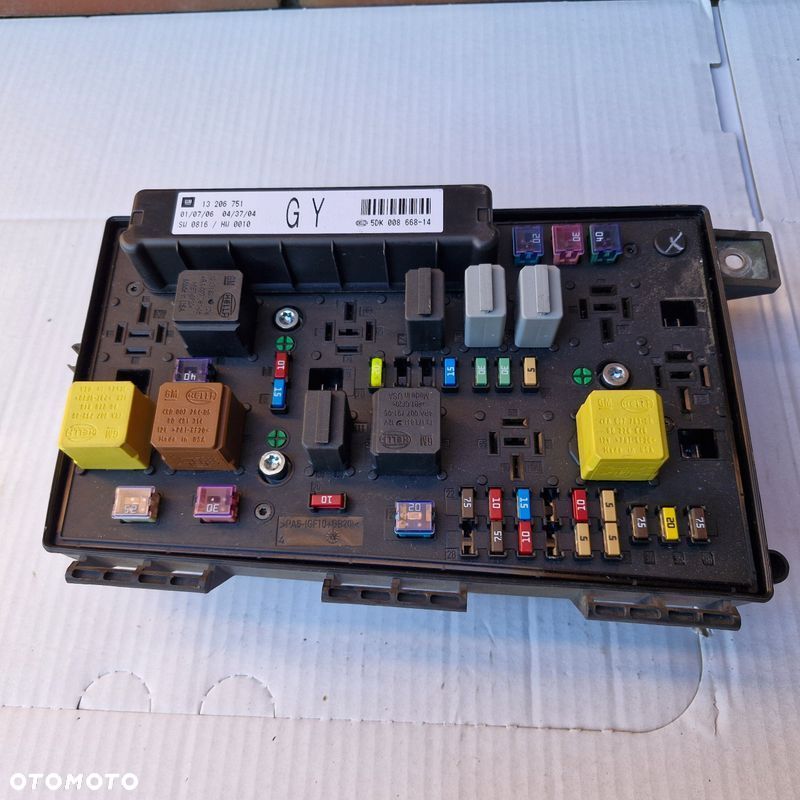 SKRZYNKA BEZPIECZNIKÓW OPEL ASTRA H 13206751 GY 5DK008668-14 KOMBI 04 MODUŁ - 1