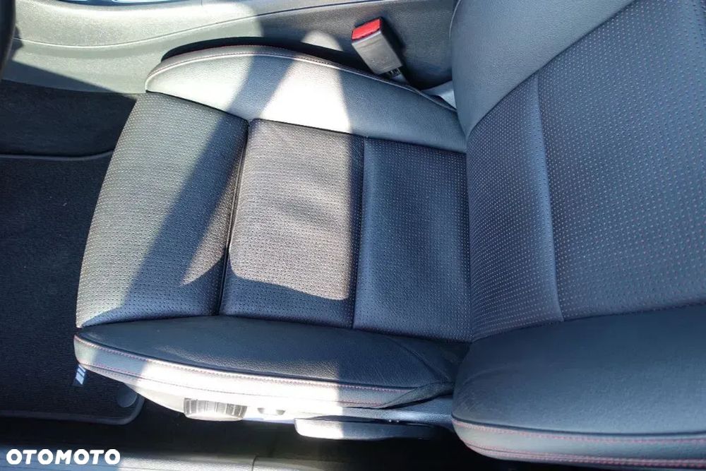 Mercedes-Benz Klasa A AMG 45 4Matic AMG Speedshift 7G-DCT PETRONAS 2015 World Champion Edition - 21