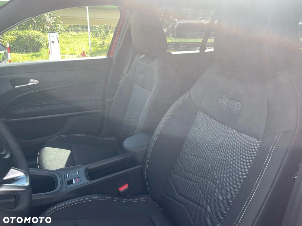 Jeep Avenger 1.2 T3 mHEV Black Edition FWD eDCT6 - 8