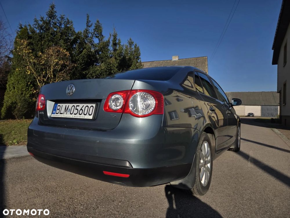 Volkswagen Jetta 1.9 TDI Comfortline - 12