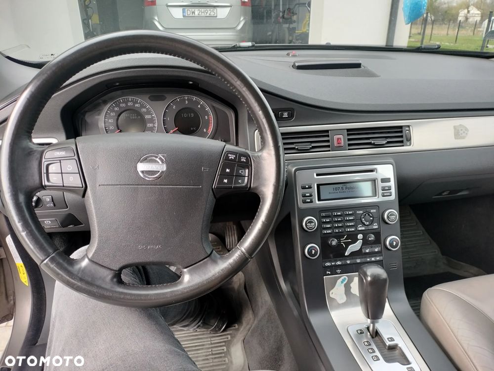 Volvo V70 D5 AWD Summum - 11
