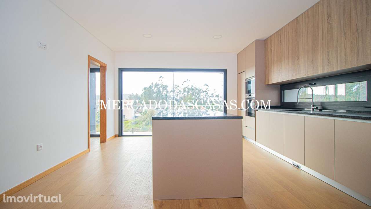 Moradia T3 em Lobão, muita luz e amplitude - Grande imagem: 3/19