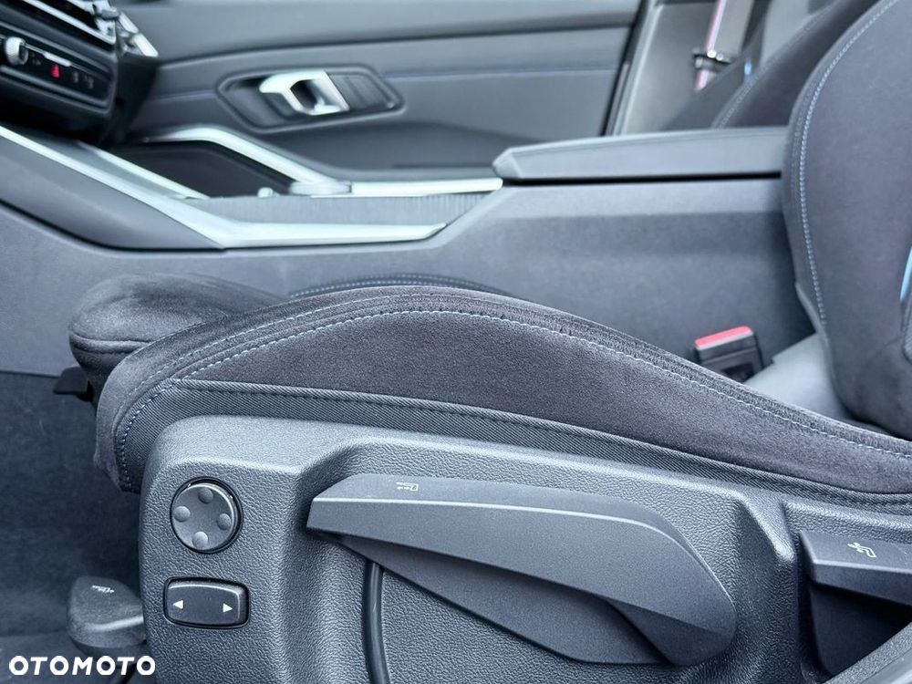 BMW Seria 3 320d xDrive M Sport - 26