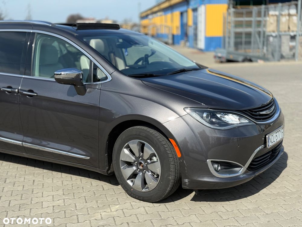 Chrysler Pacifica - 2