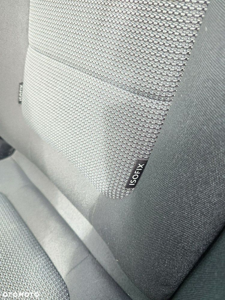 Volkswagen Passat - 25