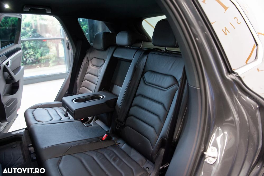 Volkswagen Touareg V6 TDI 4MOTION Elegance - 8