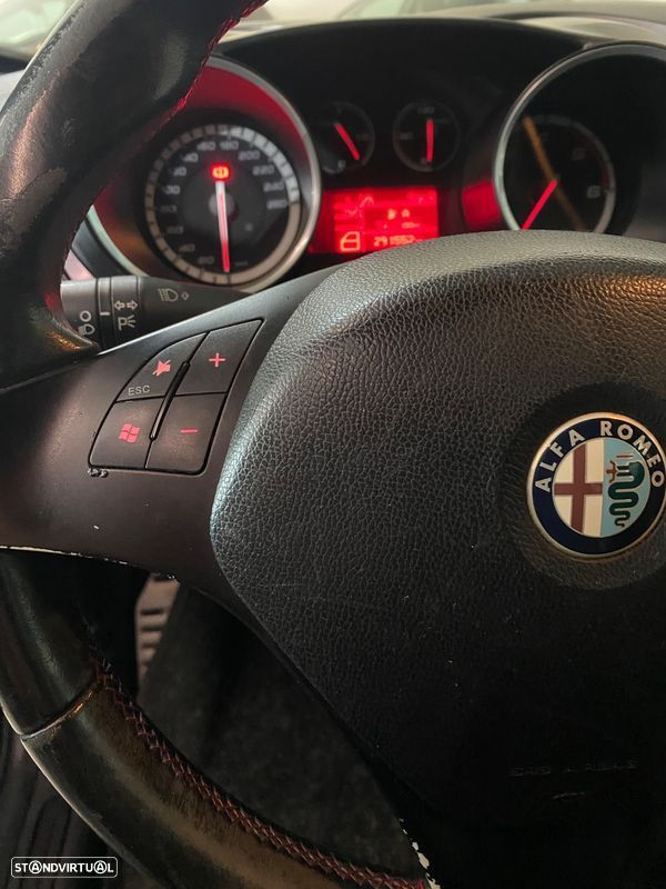 Alfa Romeo Giulietta 2.0 JTDm Distinctive - 9