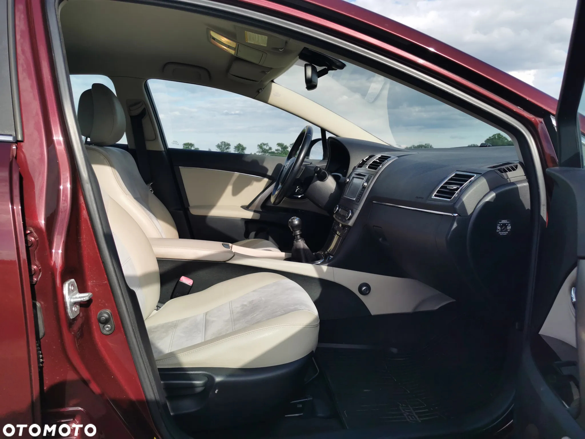 Toyota Avensis 2.0 Premium - 14