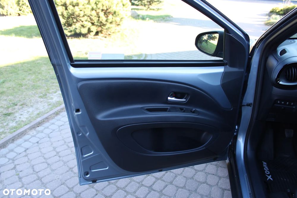 Toyota Aygo X 1.0 VVT-i Executive - 12