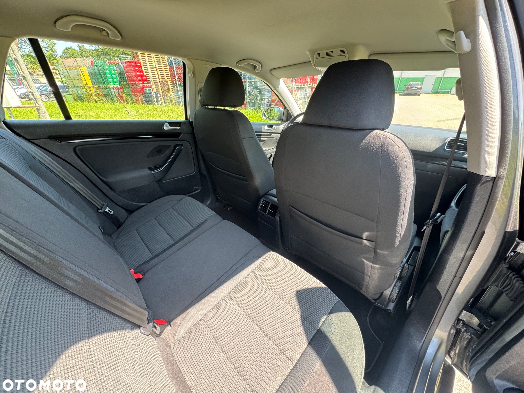 Volkswagen Golf 1.6 TDI DPF Comfortline - 11