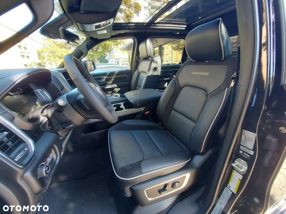 RAM 1500 Laramie Night Premium - 25