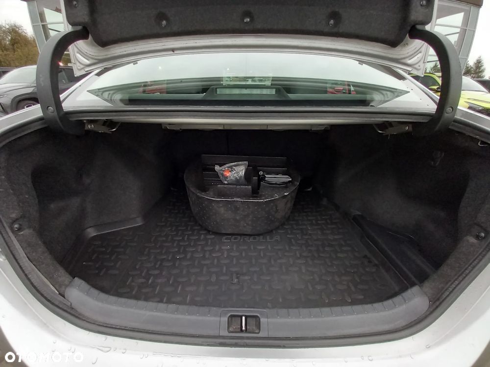 Toyota Corolla 1.6 Classic Plus - 25